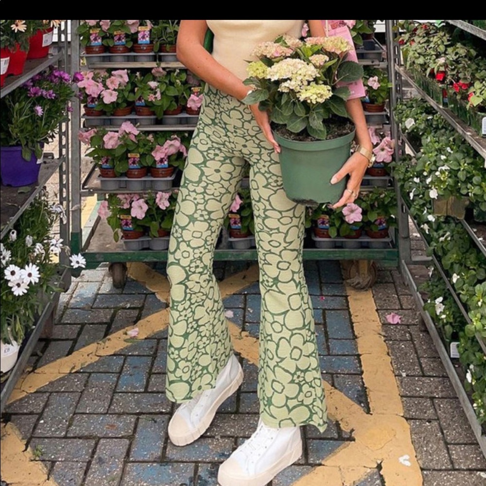 Womens Retro Floral Flare Pants Size Medium Brand New